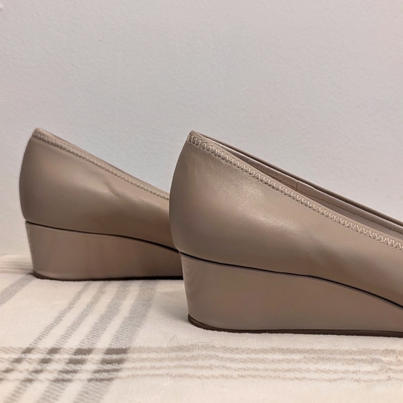 Cole Haan Waterproof Elsie Logo Wedge in Patent Maple Sugar Tan Color Size 6.5 - Picture 9 of 13